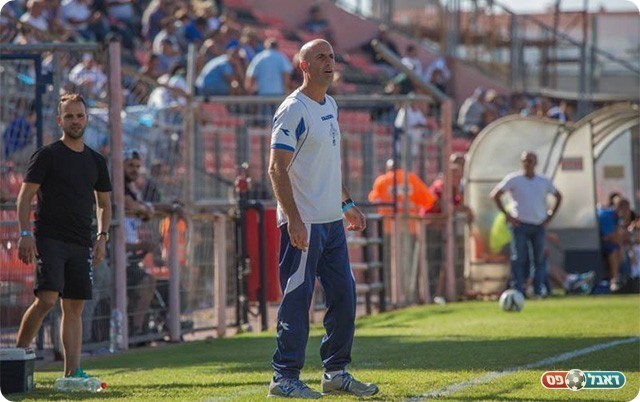 מאמן הבקעה. רון מרקוס (רפי נחמיאס)