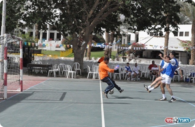 איך אפשר בלי? קט-רגל (חאדר אניס)