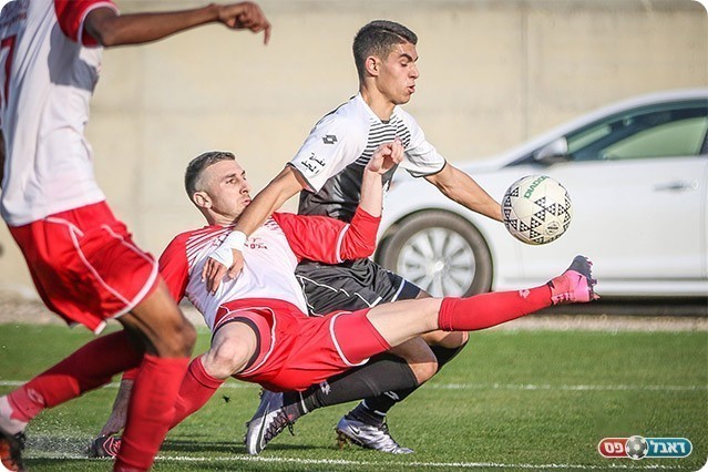 אבי קרמר מחדרה מנסה לעצור את מיזן (וואסים מוואסי)