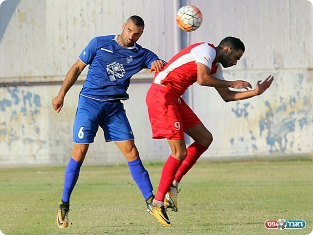 כובש השער רן בן שמעון (באדום) (לירן דורף)