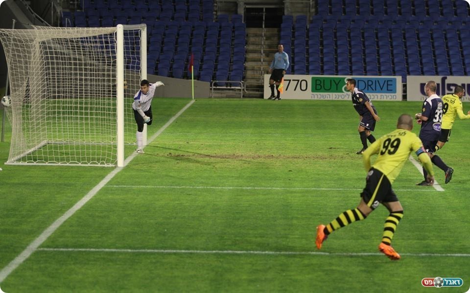 רול כובש את השני (צילום: רולנדי ברנשטיין)