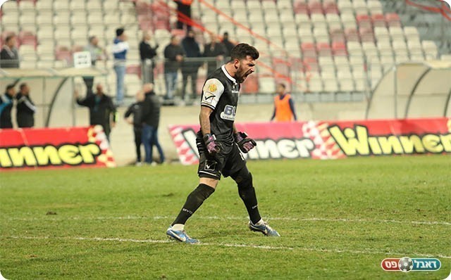 רון שושן חוגג בסיום (עודד חסין)