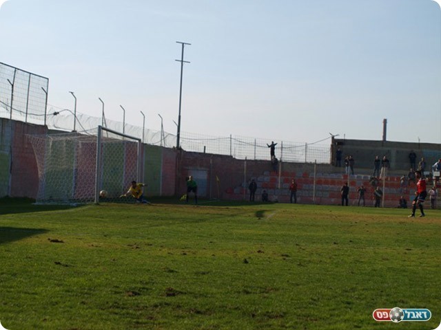 שאדי חמודה מכניע את אופק מלול (דאפר מחמיד)