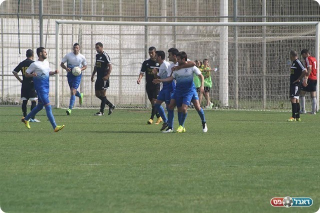 שחקני נהריה עם השוויון (מיכה פישנזון)