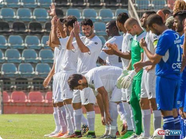 שחקני הכח (בלבן). מקווים לא למעוד מול כפ״ס (רפי נחמיאס)