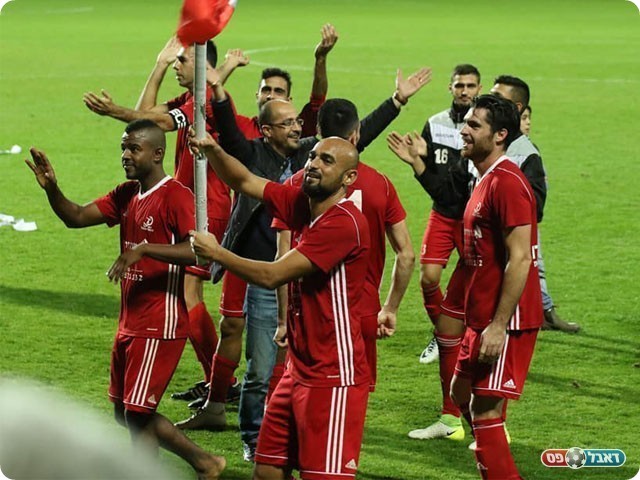 שחקני איכסל חוגגים (נזיה סולאן)