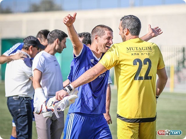 שחקני אתא בסיום המשחק (וואסים מוואסי)