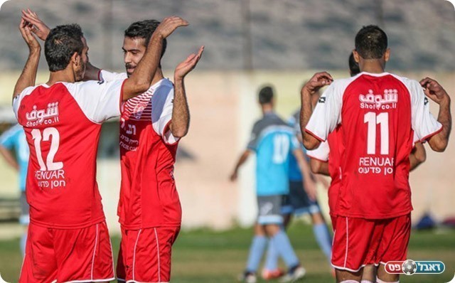 שחקני באקה חוגגים העפלה (וואסים מוואסי)