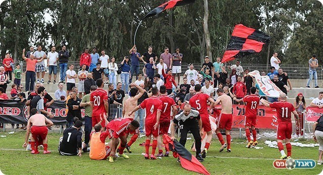 שחקני טירה חוגגים בסיום. חגיגה מוצדקת? (סולי סורג'ון)