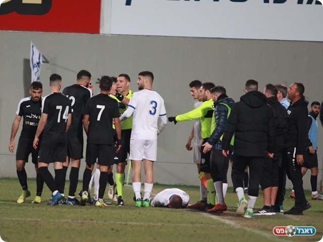 שחקני שתי הקבוצות (דאפר מחאמיד)