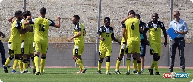 שחקני כפר סבא חוגגים יתרון חשוב (לירן דורף)