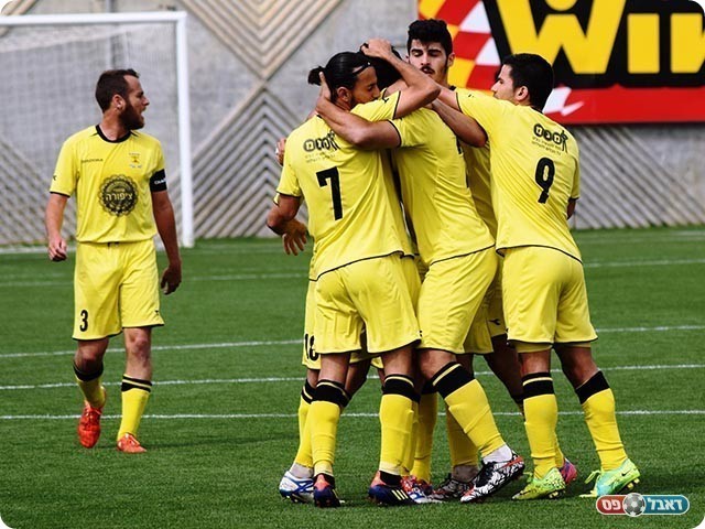 שחקני כפר סבא לאחר השער (דני מלניצקי)