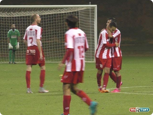 שחקני מורשה חוגגים את השער (שקד מורג)