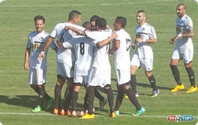 שחקני נשר חוגגים (אמיר שיבי)