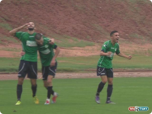 שחקני עמישב חוגגים (שקד מורג)