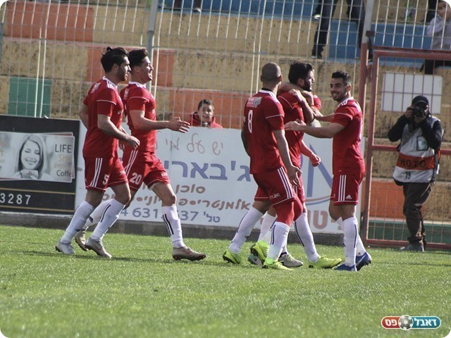 שחקני אום אל פאחם עם השיוויון (דאפר מחאמיד)