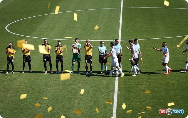 שחקני שתי הקבוצות (ינון פוקס)