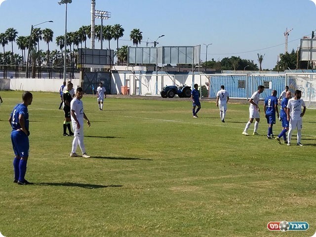 שחקני שתי הקבוצות (PayPerLens)