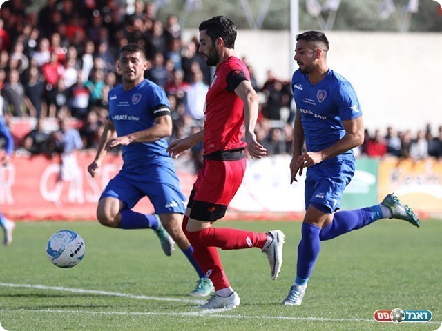 שחקני שמשון מנסים לעצור את יוסי אסייג (וואסים מוואסי)