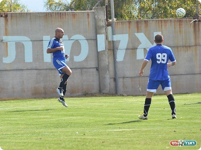 סימן טוב מוריד עם הראש (צילום: קובי פורטל)