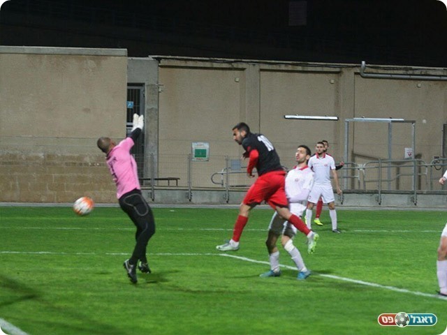 גומה נוגח פנימה (שלומי גבאי)