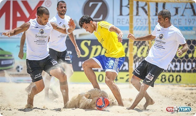 יקיר שינה (משמאל) (וואסים מוואסי)