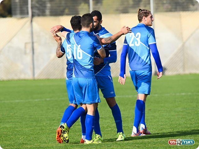 רביבו חוגג עם החברים (רונלדי ברנשטיין)