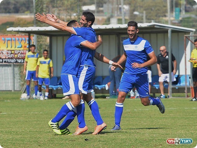 כוכב המחזור. שלום עקיבא (אבי רביבו)