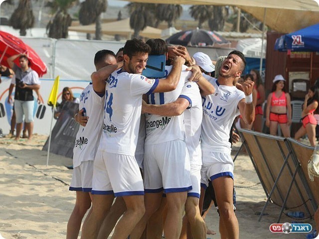 שמחה של שחקני פתח תקווה (שלומי גבאי)