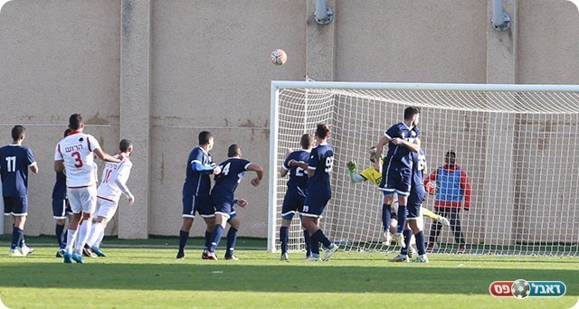 שמעון הרוש שלח כדור שזעזע את המשקוף (עדי מלול)