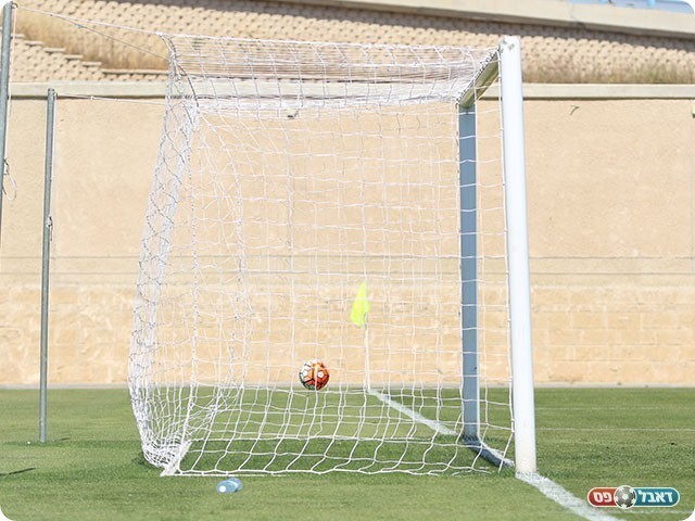 ושולח את הכדור לרשת (עודד חסין)