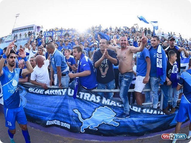 אוהדי שעריים. בדרך לחגוג עלייה ללאומית (רולנדי ברנשטיין)