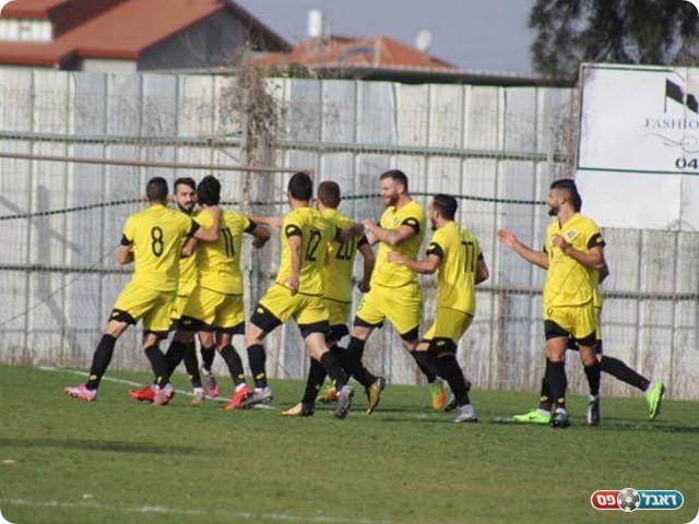 שפשה חוגג עם חבריו שער מוקדם (דאפר מחאמיד)