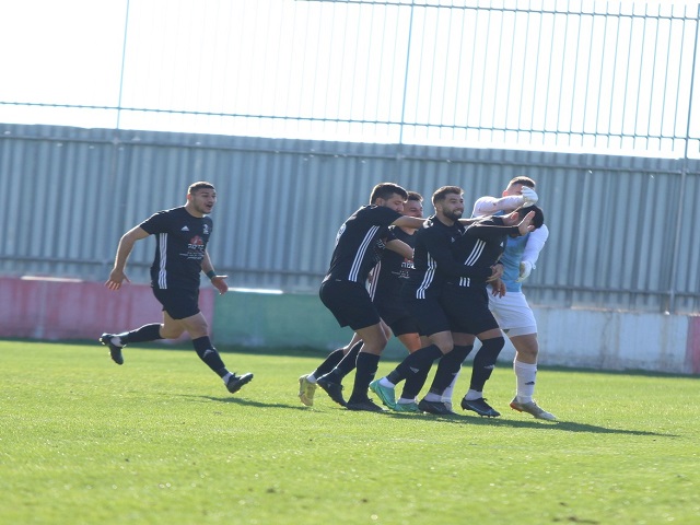 יחגגו בסיום העונה? שחקני הפועל בועיינה (דאפר מאחמיד)