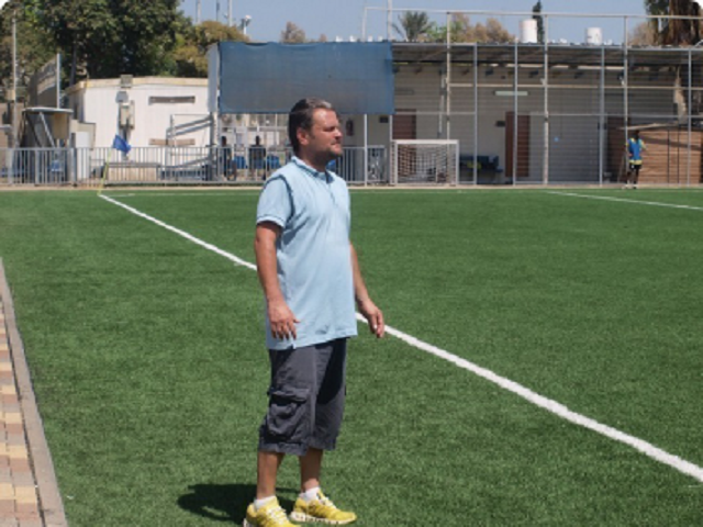 פרימיירה מוצלחת. ארז בלפר (אלון יהודיוף)