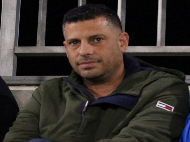 מנווט את קבוצתו לעבר חזרה ללאומית. אלעד בראון (דאפר מאחמיד)