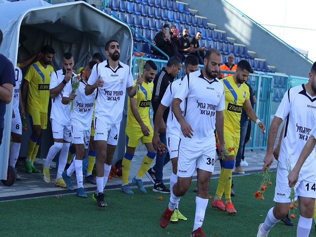 מקווים לעלות לליגה א' מהמקום הראשון. שחקני צעירי אום אל פאחם ובני מוסמוס (דאפר מאחמיד)