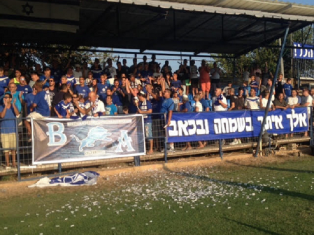 גם הם בעין הסערה. אוהדי שעריים (Payperlens)