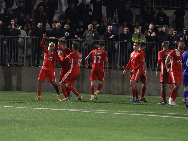 מאמץ משותף הניב פירות. שחקני ואוהדי טייבה חוגגים (דאפר מאחמיד)