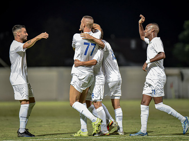 שחקני יבנה חוגגים (נזיה סולטאן)