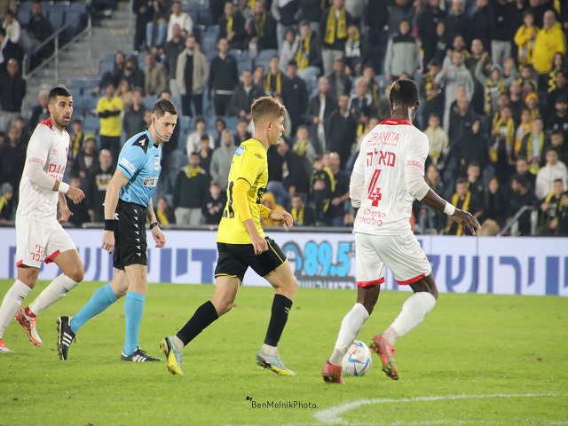 צריכים ריכוז בהגנה. שחקני כפר קאסם (בן מלניק)