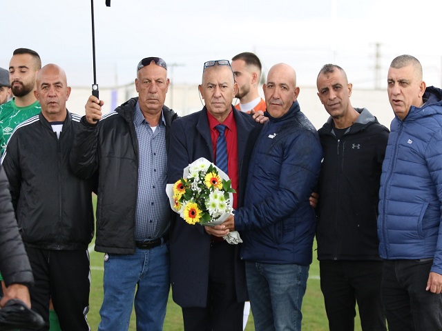 תרם ליצירת רוח טובה במשחק. טקס הענקת הפרחים (דאפר מאחמיד)