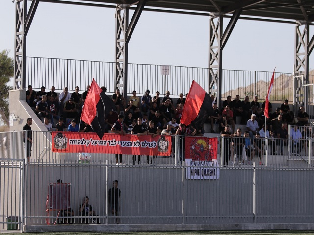 ואיזה מסכנים האוהדים שאוכלים את הלב. אוהדי קלנסוואה (דאפר מאחמיד)