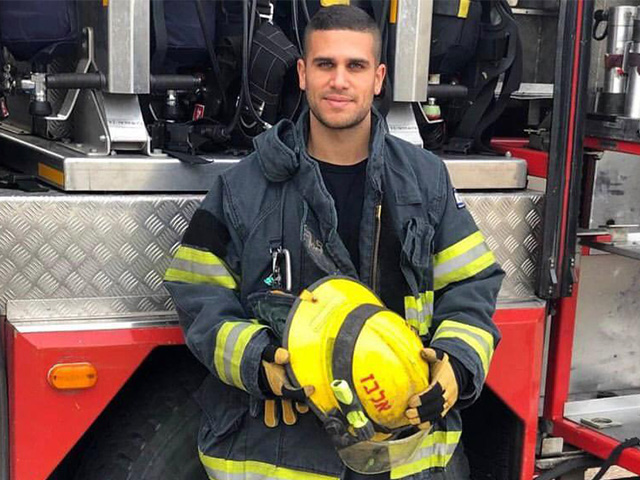 בתפקידו השני גם ככבאי. אלבז