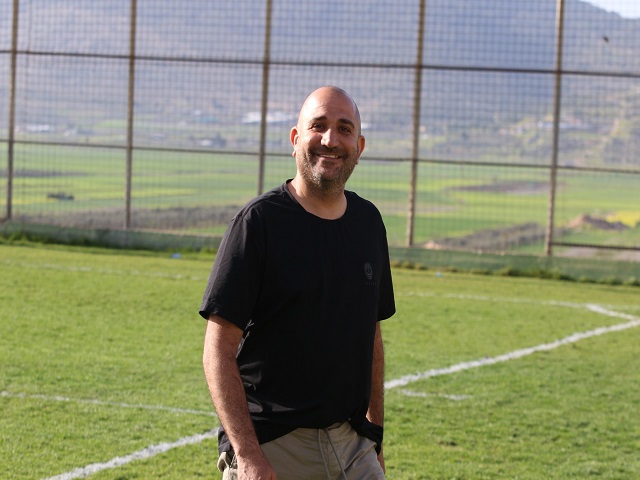 בהחלט יש סיבות לחייך. משה וייצמן (דאפר מאחמיד)