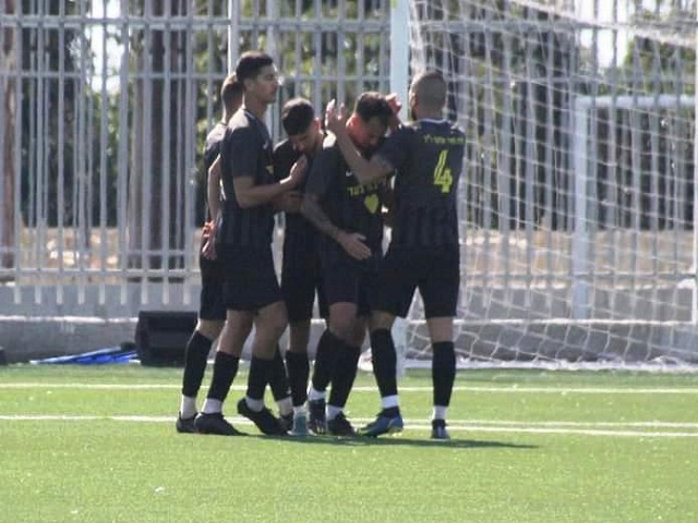 יוכלו ליהנות מכדורגל במחזורי הסיום. שחקני בית"ר נהריה (צילום: מיכה פישנזון)