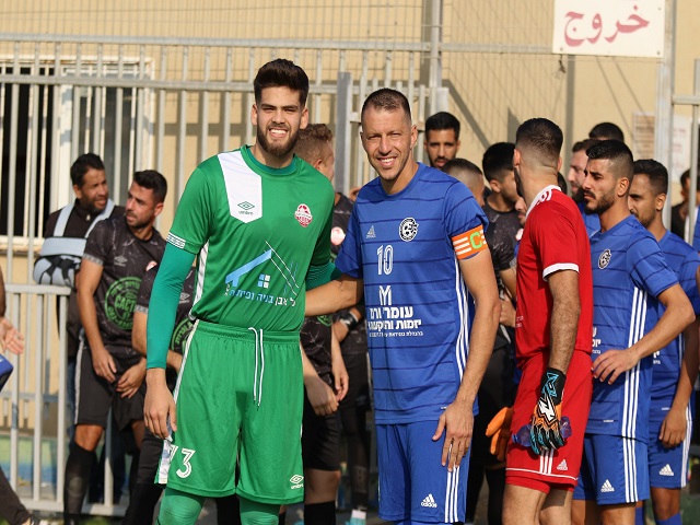 מי יצחק אחרון? מוחמד נוג'ידאת וסלאח בלעום במפגש הקודם (דאפר מאחמיד)