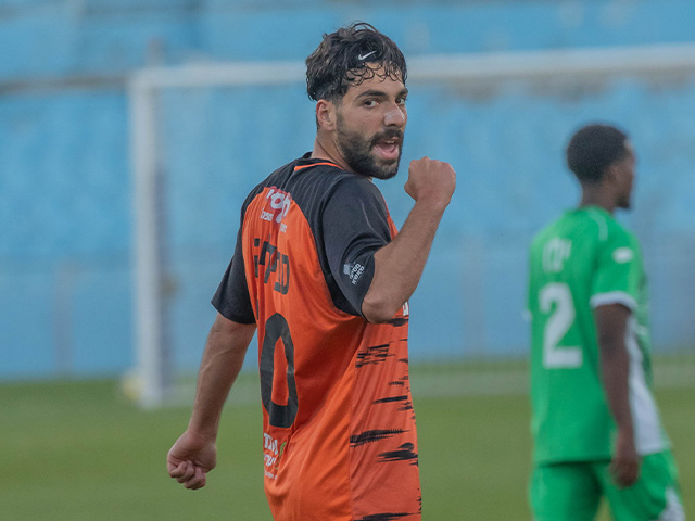 ממשיך להוביל את כפר שלם. סביליה (יאיר רובלט)