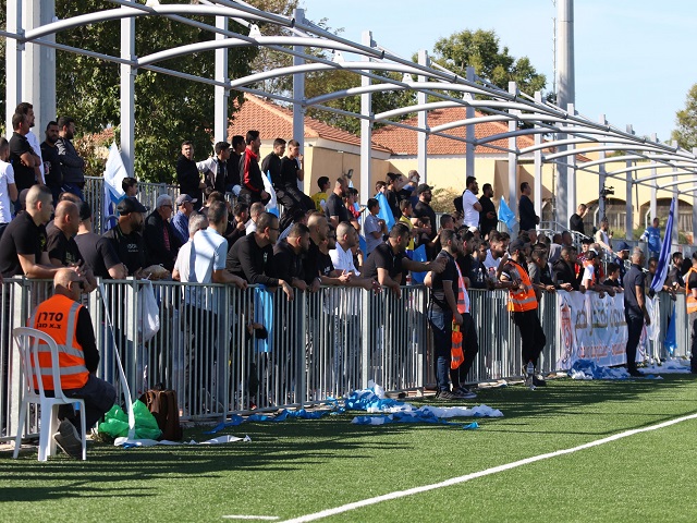 לא השאירו כסאות ריקים. אוהדי קלנסאווה (דאפר מאחמיד)