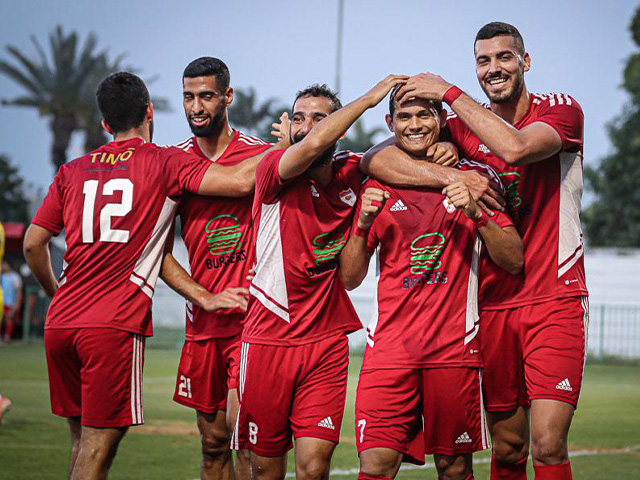 גרשומוב חוגג עם החברים (נזיה סולטאן)